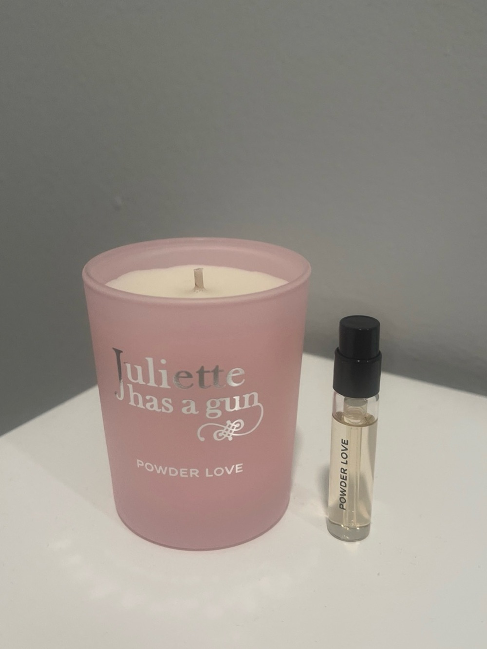 Nina Ricci Powder Love Candle - Soft Pink & White